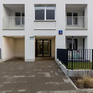 Kotsisa With Parking By Renters Warszawa